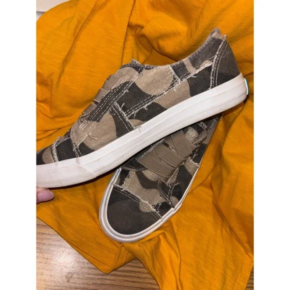 Blowfish Malibu Slip On Sneakers Camouflage Distressed Canvas Women's Size 10 - Picture 4 of 7